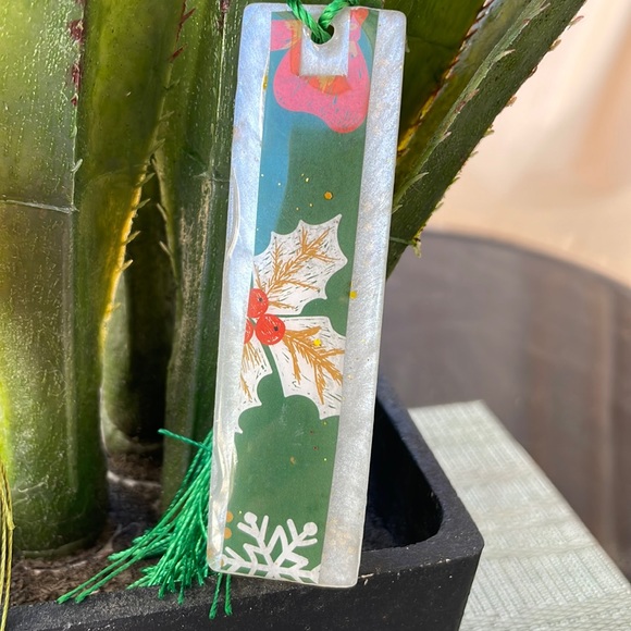 XMAS Handmade Festive Holiday Bookmark small white with green Strip - Picture 7 of 8